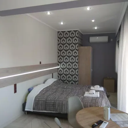 Agnanti Apts And شقة